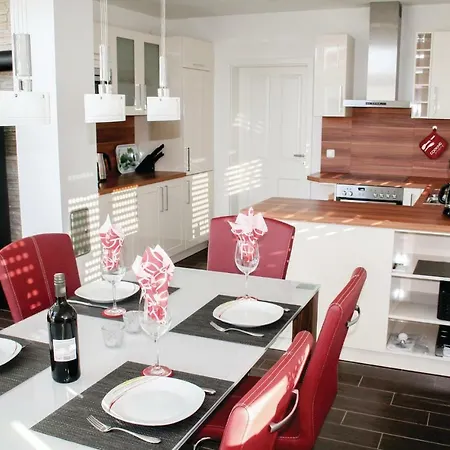 Holiday home Awesome In Trentvaschvitz Dwarsdorf